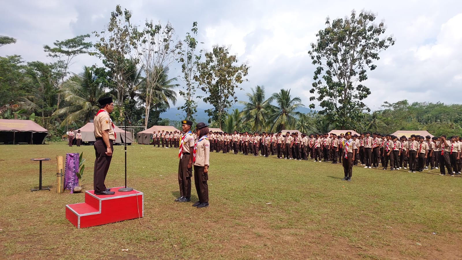 Sandi Ambalan Menggema, Jiwa Pramuka Membara di Awal Langkah Penerimaan Tamu Ambalan Cakrayudha Pramuka SMK Cokroaminoto 2 Banjarnegara