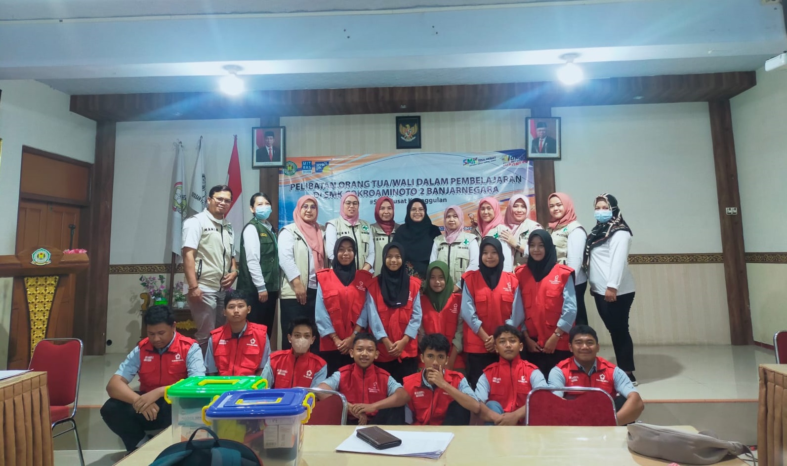 PMR SMK COKROAMINOTO 2 BANJARNEGARA: MEMBENTUK GENERASI TANGGUH DAN PEDULI DENGAN SESAMA