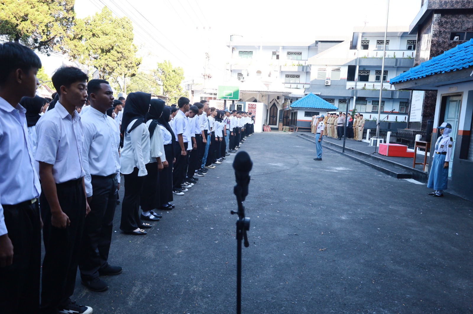 POLRES BANJARNEGARA SEBAGAI PEMBINA UPACARA DI SMK COKROAMINOTO 2 BANJARNEGARA